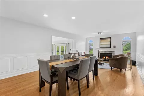 Dining - 1419 E Main St, Barrington, IL 60010 photo 3 of 4
