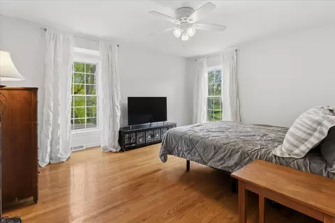 Bedroom - 1419 E Main St, Barrington, IL 60010 photo 2 of 4