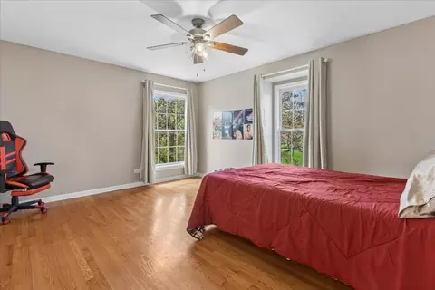 Bedroom - 1419 E Main St, Barrington, IL 60010 photo 3 of 4