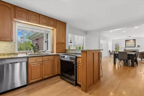Kitchen - 1419 E Main St, Barrington, IL 60010 photo 2 of 3
