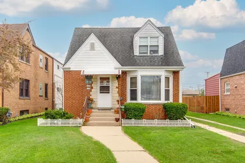 7523 W Cleveland St, Niles, IL 60714