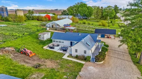2 S919 Dauberman Rd, Elburn, IL 60119