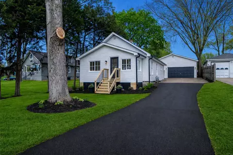 1008 S Lincoln Ave, Aurora, IL 60505