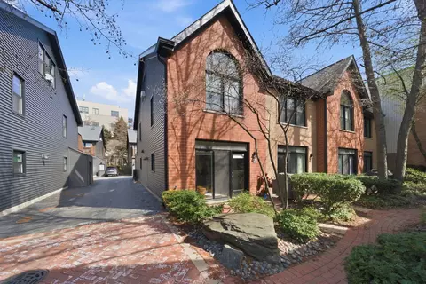 1801 W Diversey Pkwy #16, Chicago, IL 60614