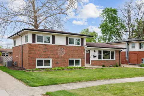 90 Peyton Dr, Chicago Heights, IL 60411