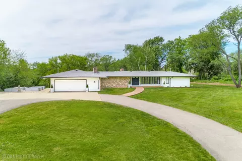 312 Ridge Rd, Barrington Hills, IL 60010