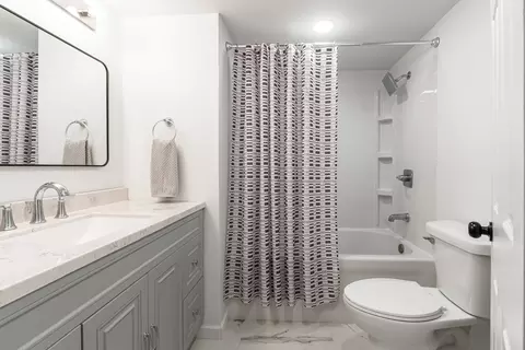 Bath - 405 S Grove St, Normal, IL 61761 photo 3 of 4