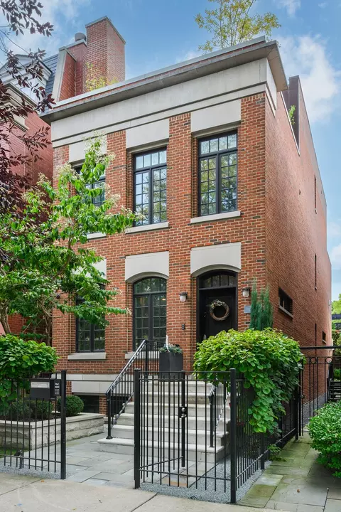 2122 N Magnolia Ave, Chicago, IL 60614