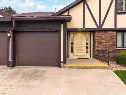 37 Crystal Ct #A-1, Pontiac, IL 61764