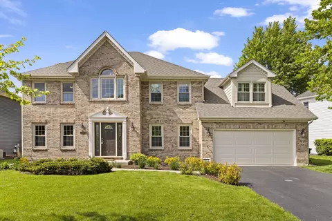 2689 Fox River Ln, Naperville, IL 60565