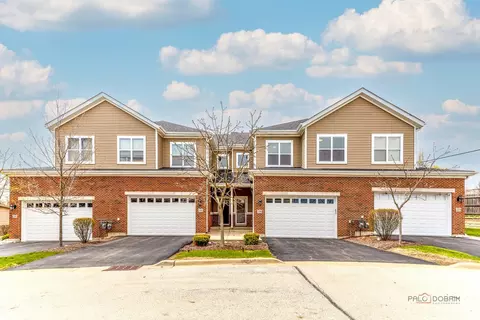 2390 N Newberry Ln, Palatine, IL 60074