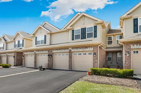 2051 Canyon Creek Ct, Aurora, IL 60503
