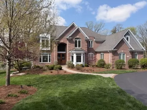 50 Whitetail Ln, Barrington, IL 60010