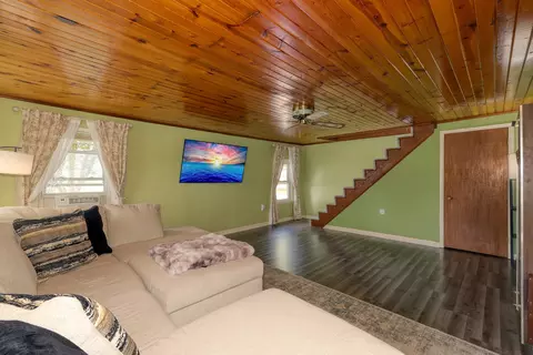 Living - 150 E 2nd St, Kingston, IL 60145 photo 1 of 3