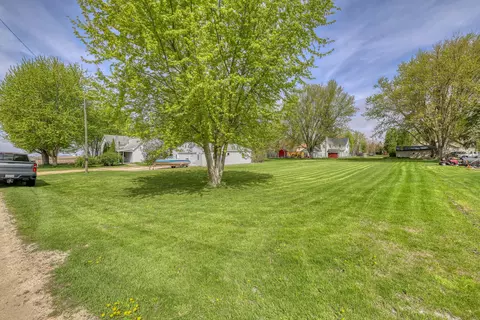 Exterior - 150 E 2nd St, Kingston, IL 60145 photo 3 of 10