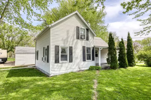 Exterior - 150 E 2nd St, Kingston, IL 60145 photo 2 of 10
