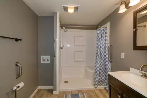 Bath - 150 E 2nd St, Kingston, IL 60145 photo 1 of 1