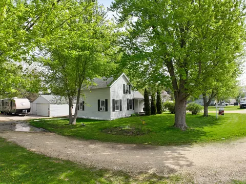 Exterior - 150 E 2nd St, Kingston, IL 60145 photo 9 of 10