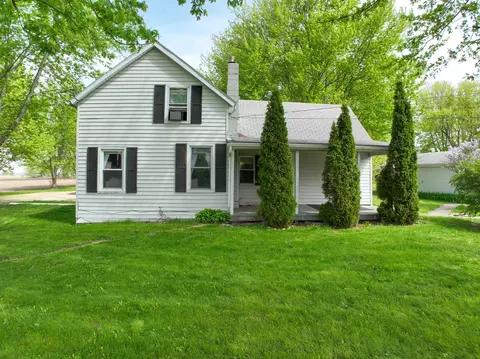 Exterior - 150 E 2nd St, Kingston, IL 60145 photo 8 of 10