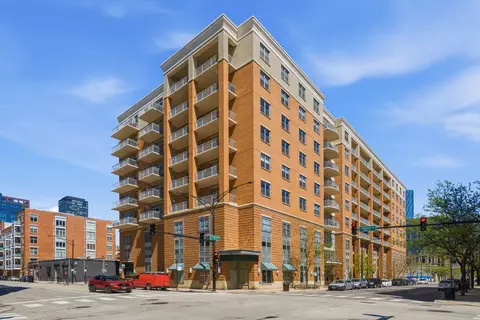 950 W Monroe St #401, Chicago, IL 60607