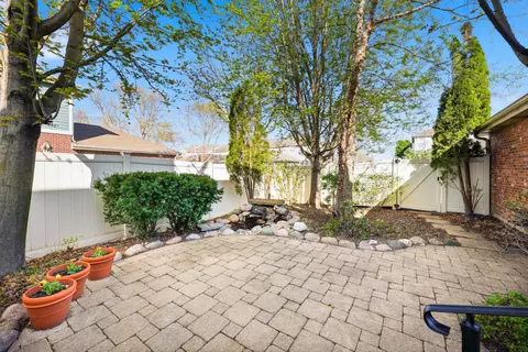 Exterior - 243 Garden Dr, Elgin, IL 60124 photo 3 of 4
