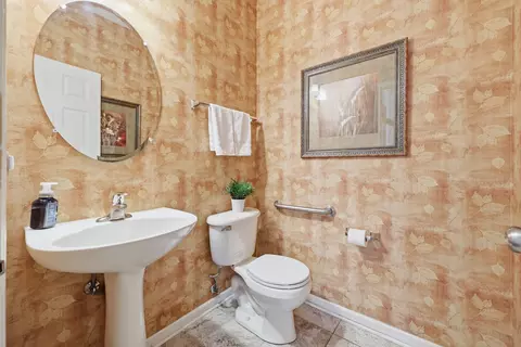 Bath - 243 Garden Dr, Elgin, IL 60124 photo 1 of 5