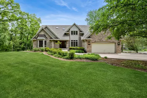 6414 Vermont Trl, Crystal Lake, IL 60012