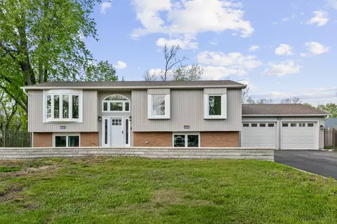 2824 Jonquil Ln, Woodridge, IL 60517