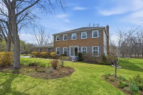 5 Middlebury Ln, Lincolnshire, IL 60069