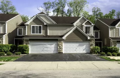 207 Locksley Dr, Streamwood, IL 60107