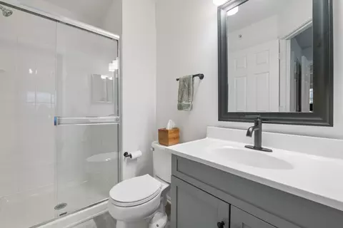 Bath - 151 Lucerne Ct #12-4, Wheeling, IL 60090 photo 2 of 3