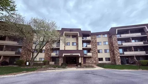 3350 N Carriageway Dr #318, Arlington Heights, IL 60004