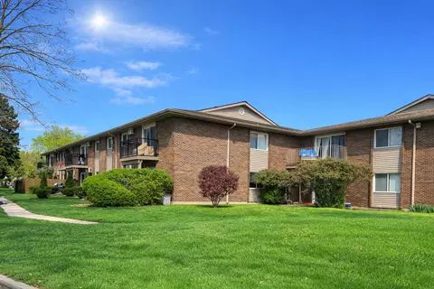 2300 Old Tavern Rd #205, Lisle, IL 60532