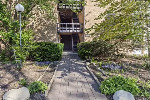 5544 E Lake Dr #A, Lisle, IL 60532