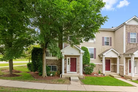 1901 Freedom Ct, Zion, IL 60099