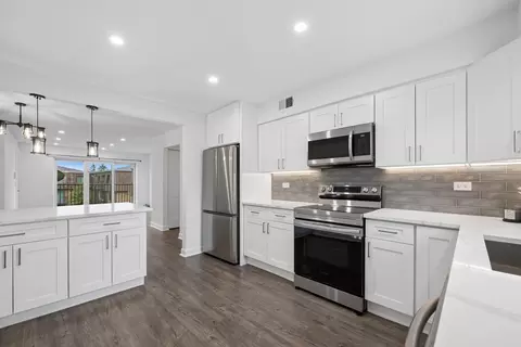 Kitchen - 408 Kensington Rd #E, Mount Prospect, IL 60056 photo 1 of 4