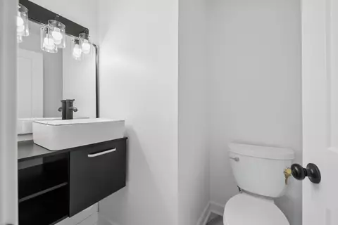 Bath - 408 Kensington Rd #E, Mount Prospect, IL 60056 photo 1 of 3