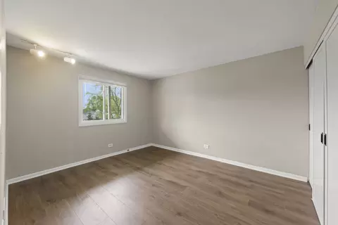 Bedroom - 641 Dulles Rd #B, Des Plaines, IL 60016 photo 6 of 7