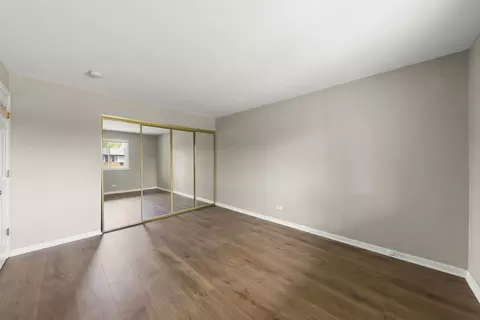 Bedroom - 641 Dulles Rd #B, Des Plaines, IL 60016 photo 2 of 7