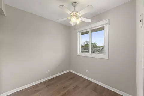 Bedroom - 641 Dulles Rd #B, Des Plaines, IL 60016 photo 1 of 7