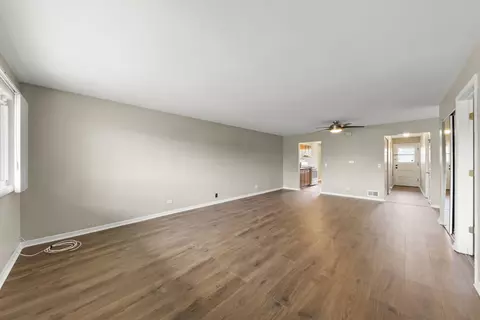 Living - 641 Dulles Rd #B, Des Plaines, IL 60016 photo 3 of 5