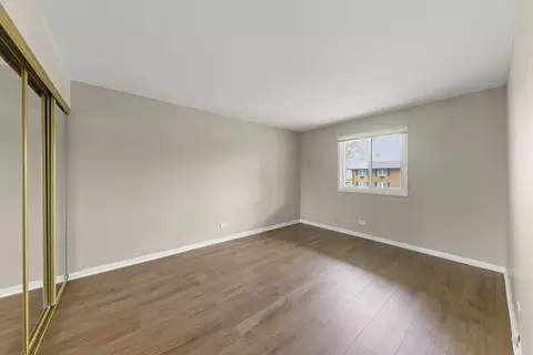 Bedroom - 641 Dulles Rd #B, Des Plaines, IL 60016 photo 3 of 7