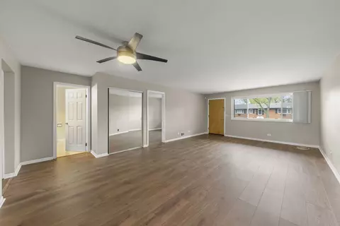 Living - 641 Dulles Rd #B, Des Plaines, IL 60016 photo 5 of 5