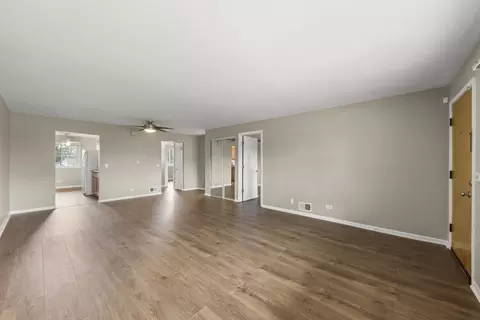 Living - 641 Dulles Rd #B, Des Plaines, IL 60016 photo 2 of 5