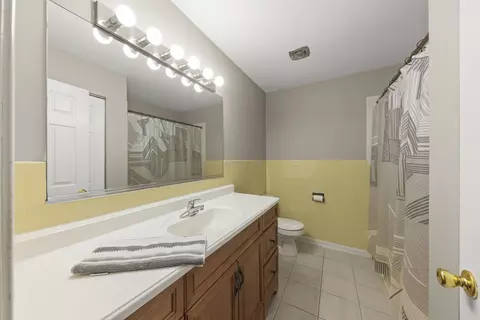 Bath - 641 Dulles Rd #B, Des Plaines, IL 60016 photo 1 of 1