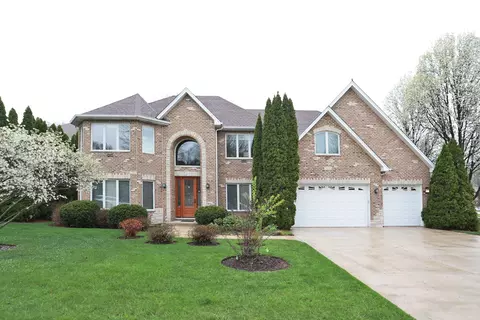 310 Jennifer Ln, Roselle, IL 60172