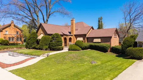 1125 Cedar Ave, Elgin, IL 60120