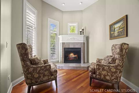 Living - 32 Baker Ln, Naperville, IL 60565 photo 3 of 4