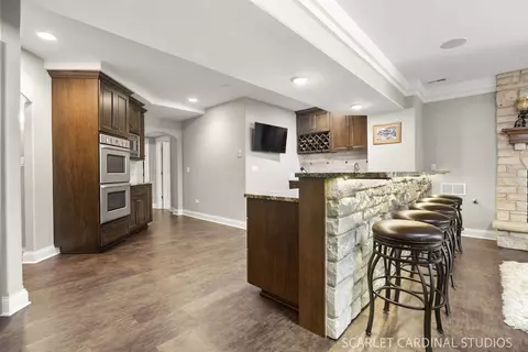 Kitchen - 32 Baker Ln, Naperville, IL 60565 photo 7 of 8