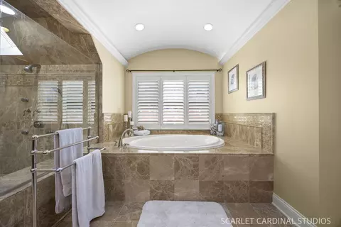 Bath - 32 Baker Ln, Naperville, IL 60565 photo 3 of 9